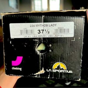 NWT women’s Mythos climbing shoes